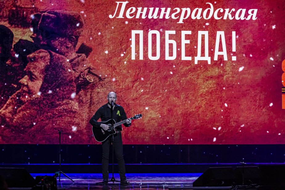 Путин наградил блокадников, а Чернецов спел о городе: «Ленинградская Победа» в БКЗ
